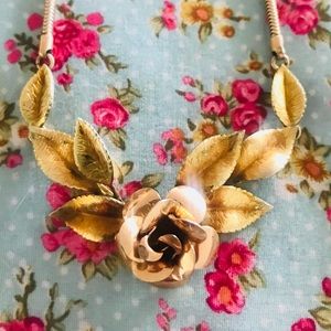 Beautiful gold plated vintage necklace.